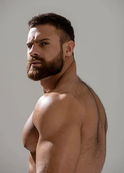Portrait d'un homme, torse nu